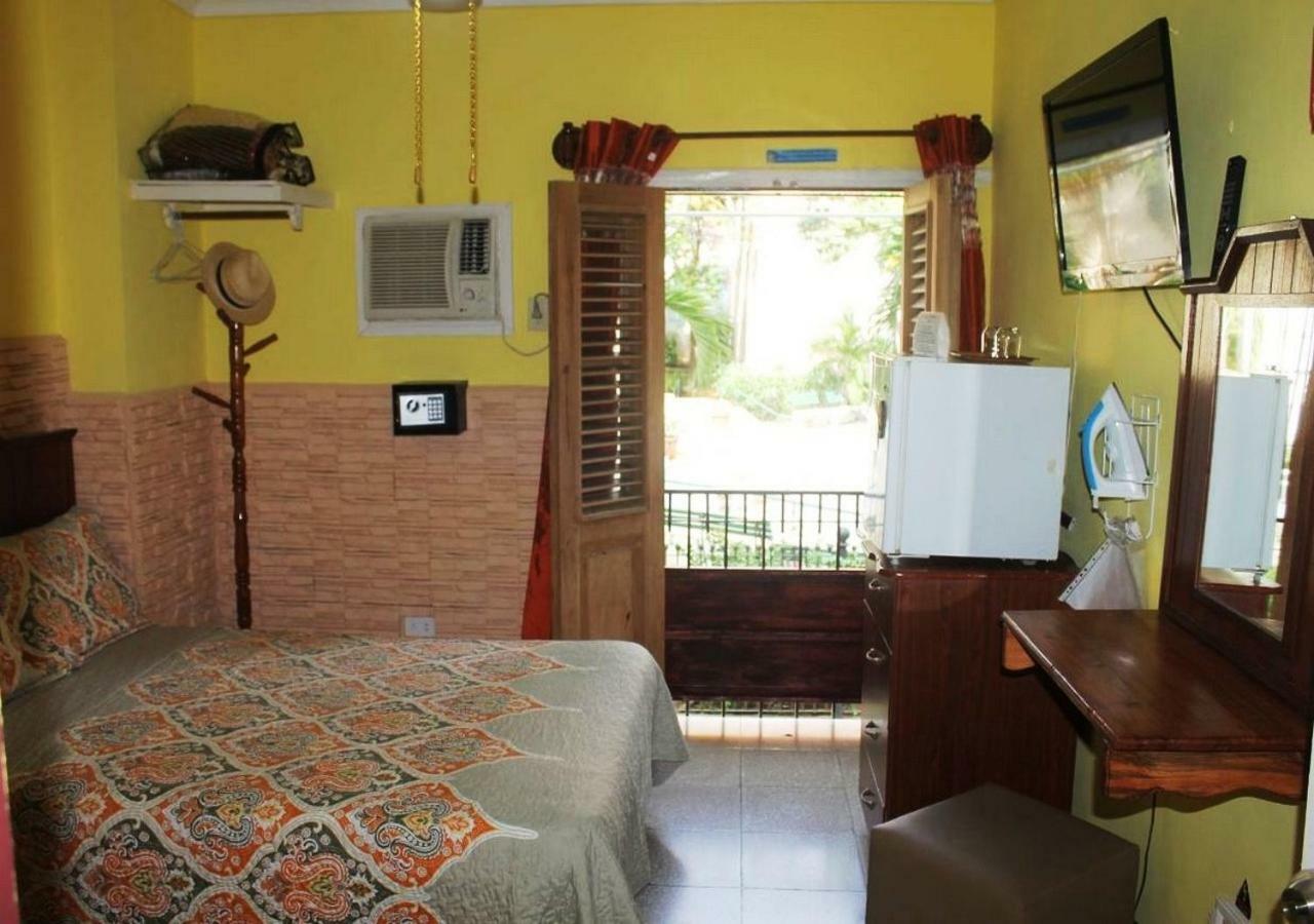 Hostal Yolanda Habana Vieja Havana Exteriör bild